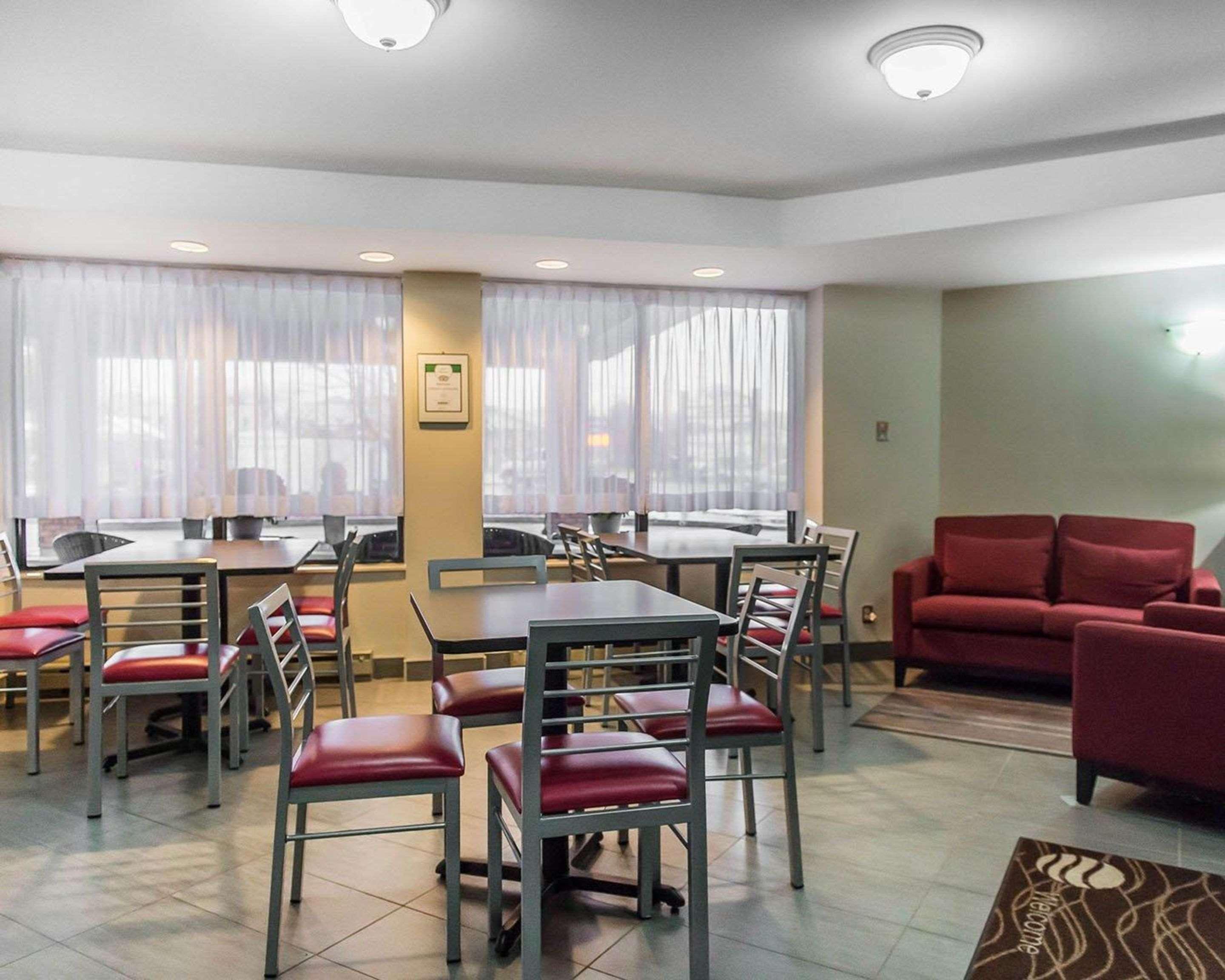 Comfort Inn Пемброк Экстерьер фото