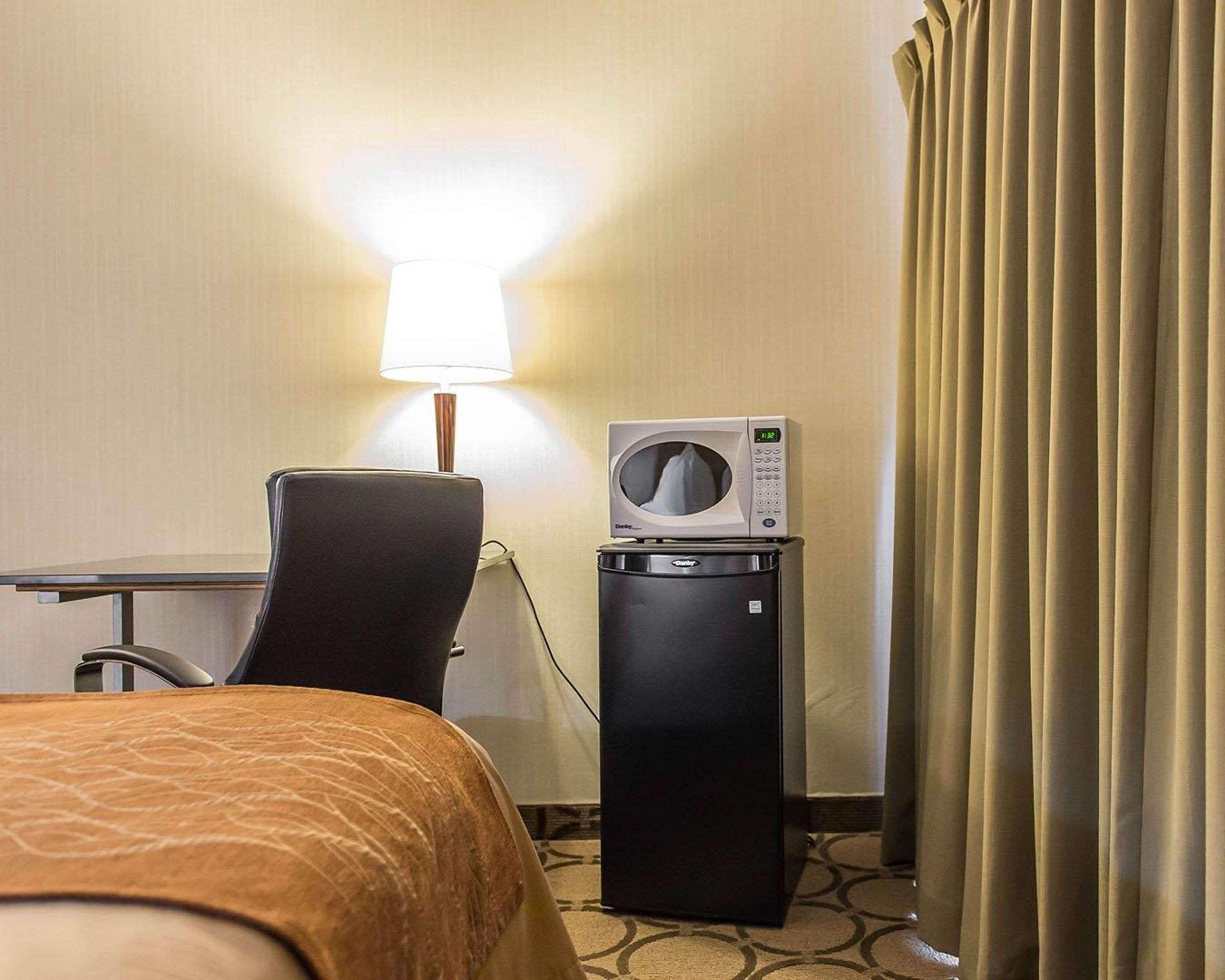 Comfort Inn Пемброк Экстерьер фото