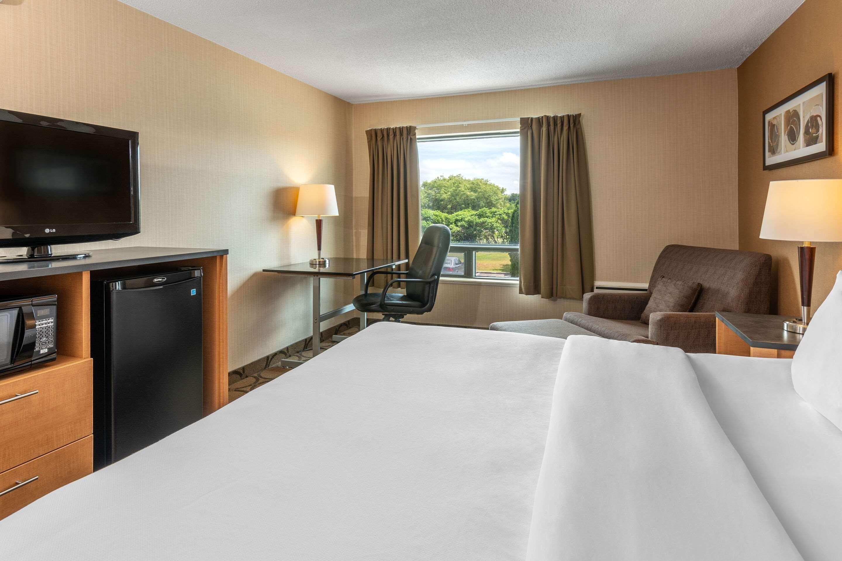 Comfort Inn Пемброк Экстерьер фото